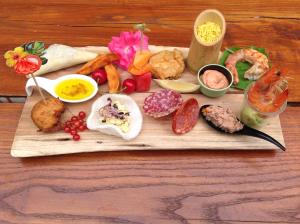 a cutting board with a variety of food on it at Auberge de l'Arc en Ciel in Fauquembergues