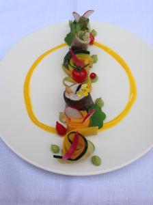 a plate of food with vegetables in the shape of a smile at Auberge de l'Arc en Ciel in Fauquembergues