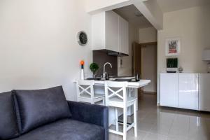 Cucina o angolo cottura di The Corner Suite in Historical Center