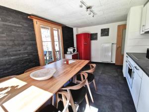 Cucina o angolo cottura di Apartments Chalet Tatyana