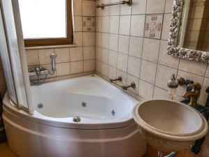 Bilik mandi di Luxury Villa Delfini +39 gambar