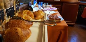 Jedlo v ubytovaní bed & breakfast alebo blízkom okolí