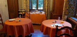 Reštaurácia alebo iné gastronomické zariadenie v ubytovaní Bed & Breakfast OttoQuadri
