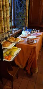 Jedlo v ubytovaní bed & breakfast alebo blízkom okolí
