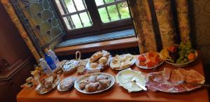 Jedlo v ubytovaní bed & breakfast alebo blízkom okolí