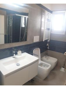 A bathroom at Island Apartment Porto Cesareo