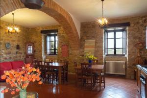 
A restaurant or other place to eat at Castello Di Cisterna
