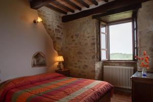 
A bed or beds in a room at Castello Di Cisterna
