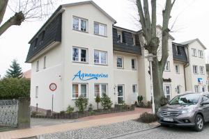 a building with a car parked in front of it at Bansin, Aquamarina WG 10 in Bansin