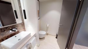 Koupelna v ubytování White Pearl Apartment 2.02 + 20 fotografií