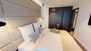 Postel nebo postele na pokoji v ubytování White Pearl Apartment 1.06