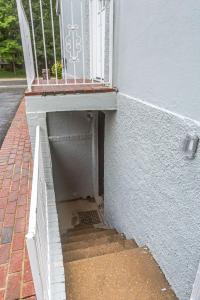 Gambar di galeri bagi Beautiful 2 bedroom 1 bath Unit di Alexandria