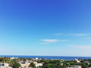 a view of a city with the ocean in the background at Camber Inn Hotel in Máncora