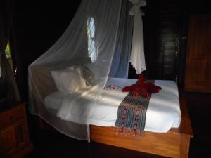 En eller flere senge i et værelse på Kubu Alas Tunggal Villa