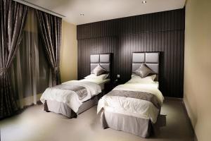 En eller flere senger på et rom på Towlan Hotel Suites