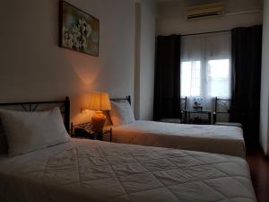 Giường trong phòng chung tại Memory Hotel