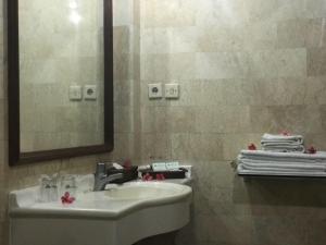 Koupelna v ubytování Melasti Beach Resort & Spa Legian