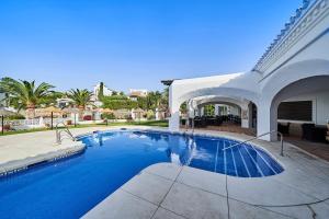 Bazén v ubytování Hotel Bajamar Ancladero Playa nebo v jeho okolí