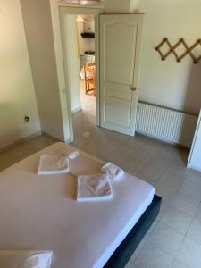 a room with a bed with two towels on it at Filoxenia Kontogiannis in Lazaráta