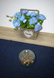 a bouquet of blue roses in a vase on a table at Modern Central-Near Unirii Square in Cluj-Napoca