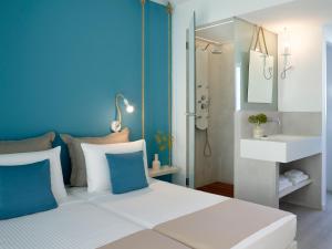 Postel nebo postele na pokoji v ubytování Kouros Seasight Hotel