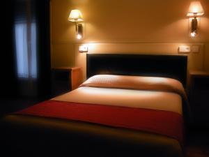 Posteľ alebo postele v izbe v ubytovaní Hostal Canovas