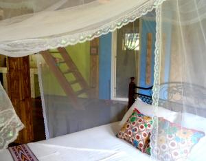 Katil atau katil-katil dalam bilik di Nypa Style Resort Camiguin