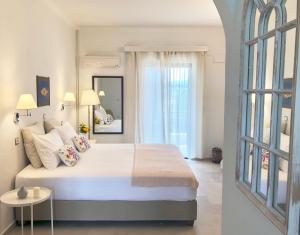 Postel nebo postele na pokoji v ubytování NIKOLETA'S CORFU APARTMENTS