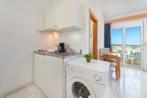 Gallery image of Yiannis Apartments in Rhodes Town +15 photos