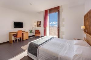 Postel nebo postele na pokoji v ubytování Grande Albergo Alfeo