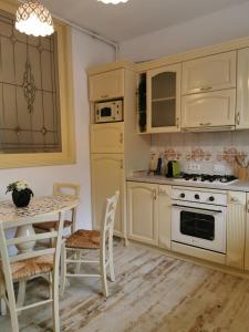 A cozinha ou cozinha compacta de Transylvania Green Confort