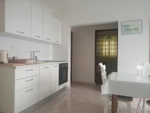 Kuchyňa alebo kuchynka v ubytovaní Ratak House