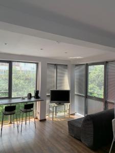 A television and/or entertainment centre at Lilia 4 Self-Check in apartment