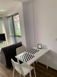 A television and/or entertainment centre at Lilia 4 Self-Check in apartment