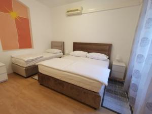 Ένα ή περισσότερα κρεβάτια σε δωμάτιο στο Spacious 140m2 Downtown 3 Bedroom Apartment