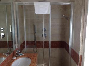 Et badeværelse på Residenza Grand Hotel Riccione