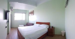 En eller flere senger på et rom på JiuZhiAn Apartment