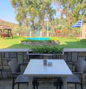 a white table and chairs in a yard at Villa Spartias in Skiathos