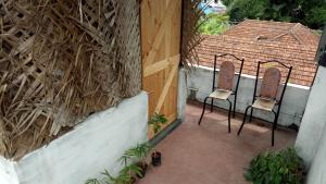 Balkón nebo terasa v ubytování Adams Wood House Ayurveda Homestay Kochi