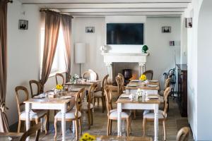 TV a/nebo společenská místnost v ubytování Borgo Cozzana