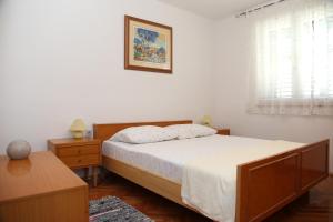 Posteľ alebo postele v izbe v ubytovaní Seaside Apartment Tisno