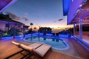 Бассейн в Glacis Heights Villa или поблизости