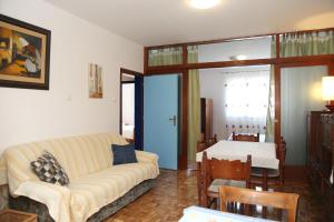 Posedenie v ubytovaní Seaside Apartment Tisno