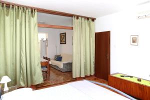 Posteľ alebo postele v izbe v ubytovaní Seaside Apartment Tisno