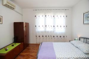 Posteľ alebo postele v izbe v ubytovaní Seaside Apartment Tisno