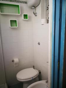 Vonios kambarys apgyvendinimo įstaigoje LA PERLA