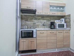 Ett kök eller pentry på Deluxe Mitropoleos Apartment
