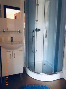 Een badkamer bij Ośrodek Wczasowy Belona - BON TURYSTYCZNY