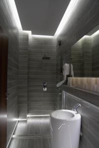 The Residence Central Jacuzzi Boutique (Adult Only) tesisinde bir banyo