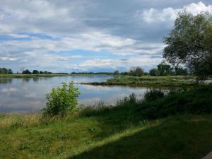 a view of a large body of water at Pension Gräfliche Villa in Reitwein
